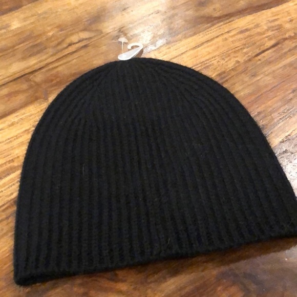 Kate Spade Winking Black Beanie - Picture 7 of 7